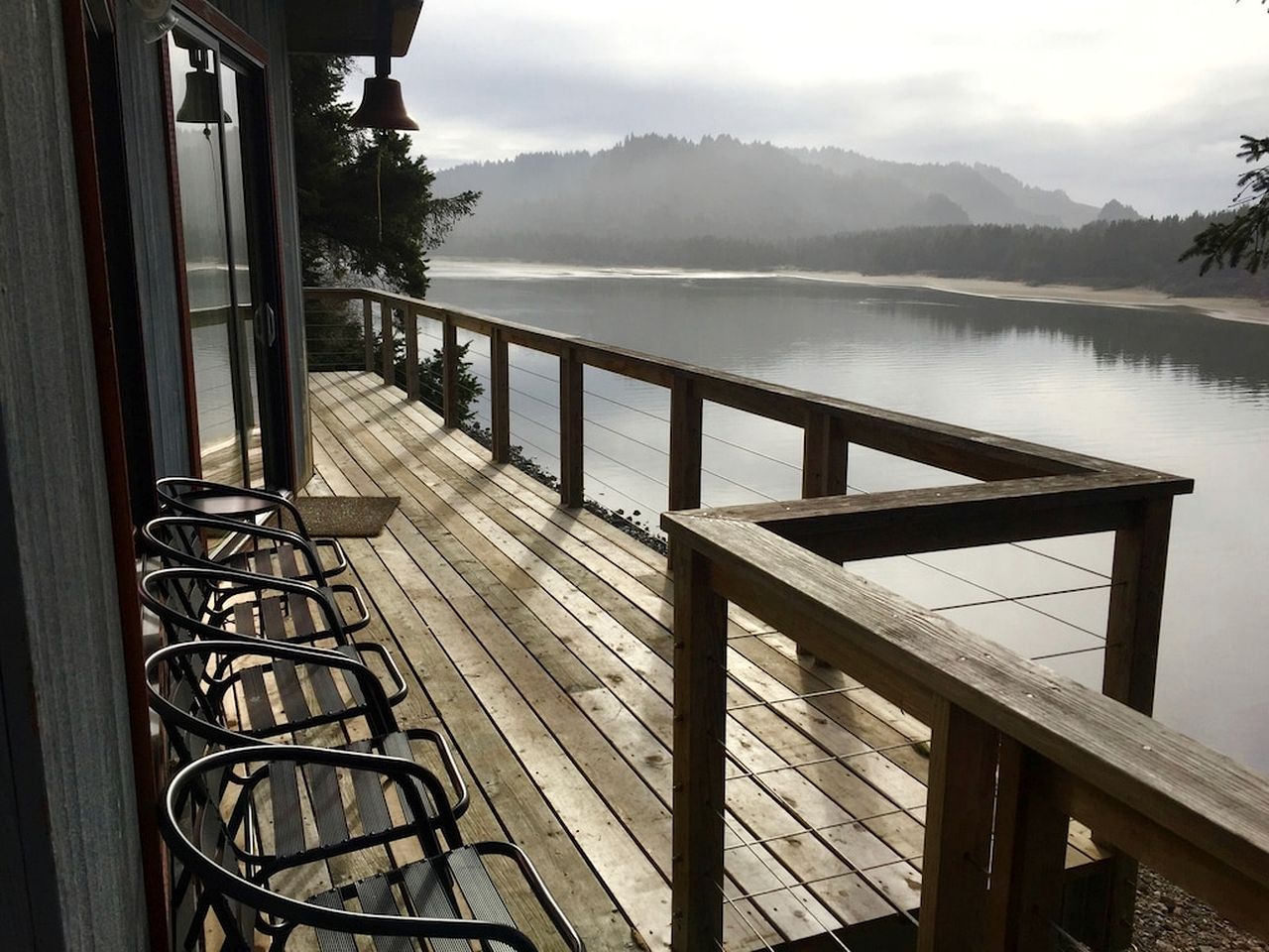 Stunning Beachfront Cabin with Barbecue and Hot-tub in Otis, Oregon