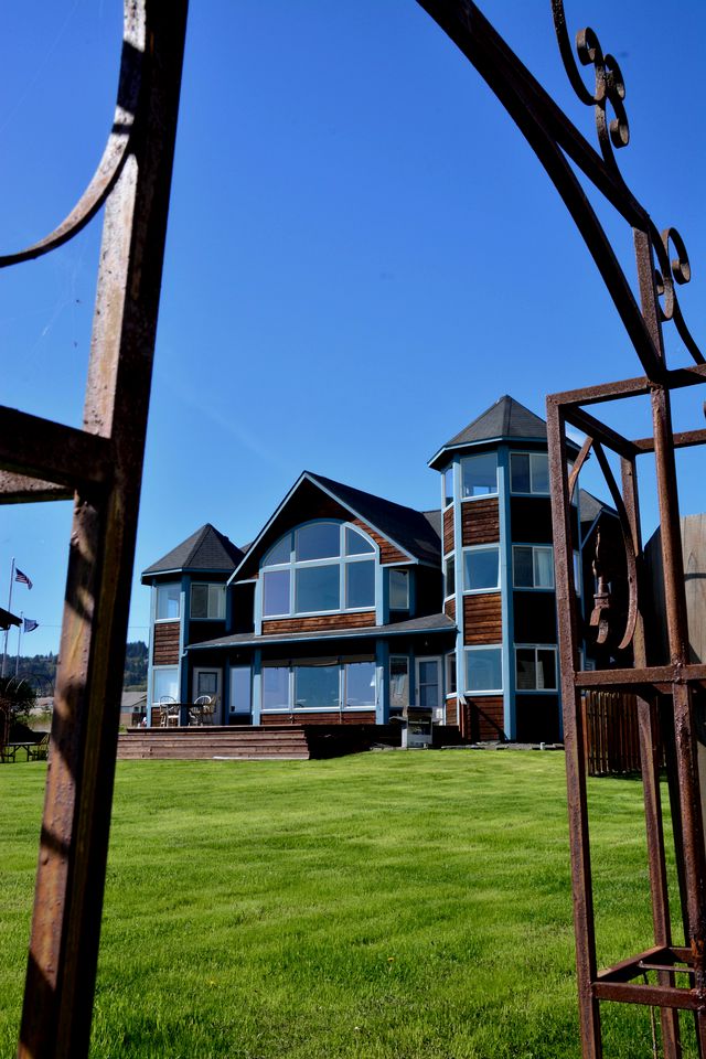 Stunning Beachside Vacation Rental for Family or Group Glamping Escapes to Alaska