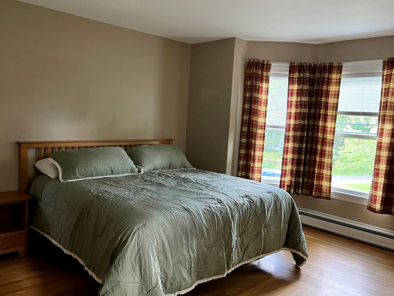 Stunning Cabin with Fire Pit Perfect for Groups in Maine