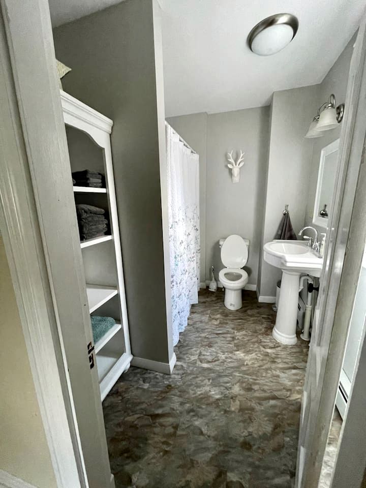 Stunning Cabin with Fire Pit Perfect for Groups in Maine