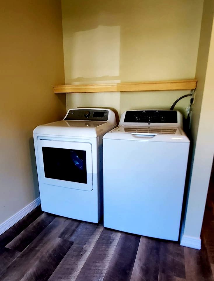 Stunning Cabin with Fire Pit Perfect for Groups in Maine