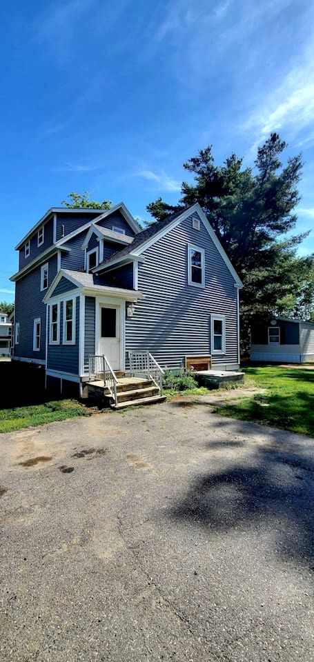 Stunning Cabin with Fire Pit Perfect for Groups in Maine