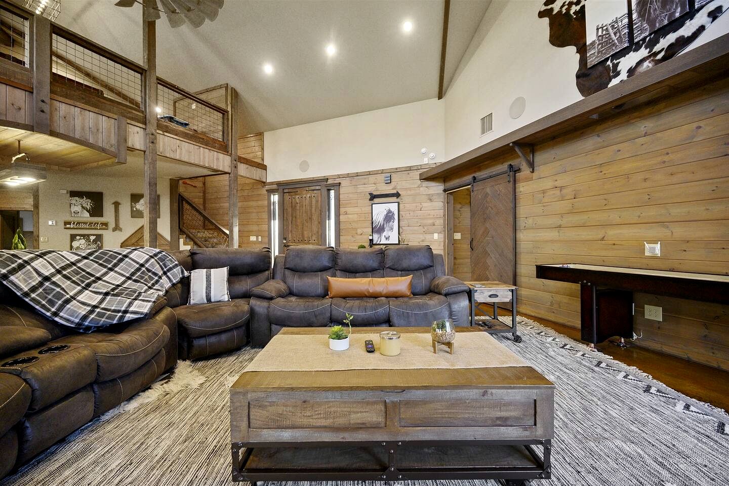 Stunning Cabin with Games Perfect for Families in Broken Bow, Oklahoma