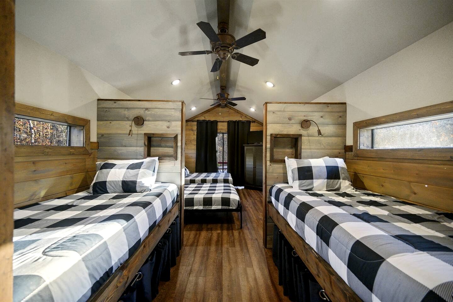 Stunning Cabin with Games Perfect for Families in Broken Bow, Oklahoma