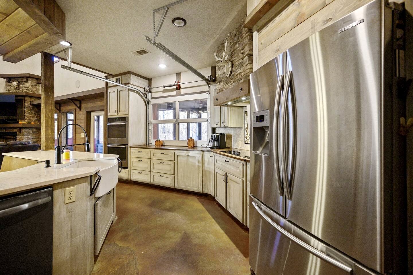 Stunning Cabin with Games Perfect for Families in Broken Bow, Oklahoma