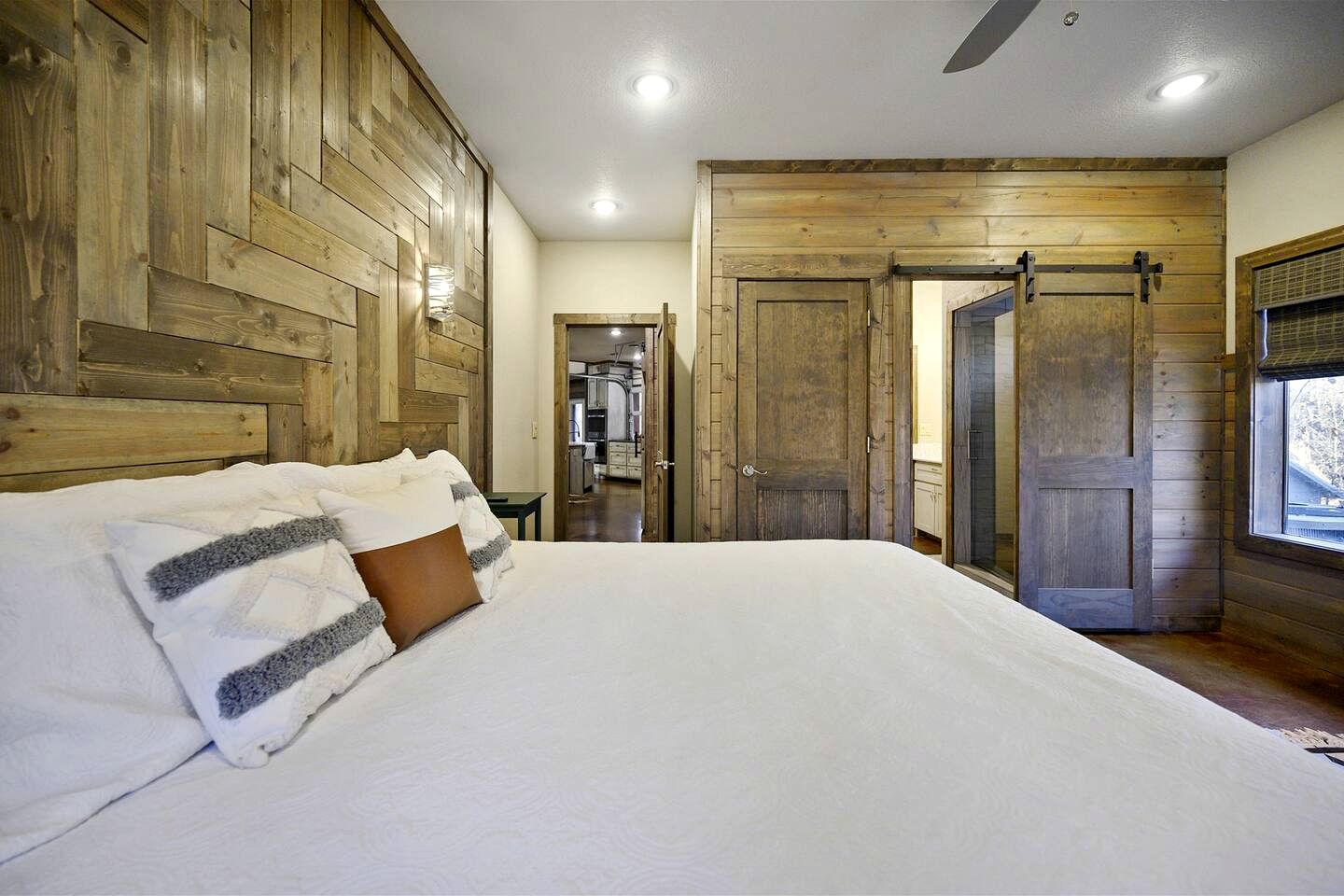 Stunning Cabin with Games Perfect for Families in Broken Bow, Oklahoma