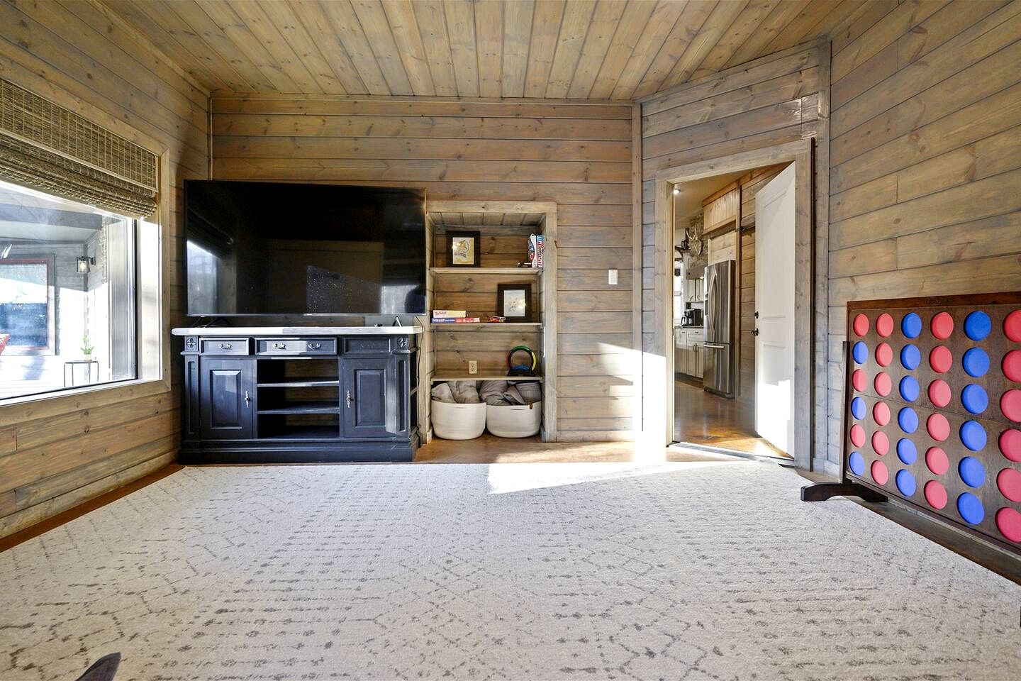 Stunning Cabin with Games Perfect for Families in Broken Bow, Oklahoma