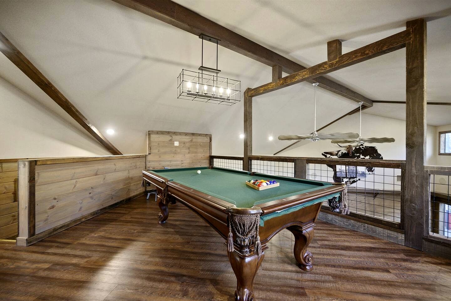 Stunning Cabin with Games Perfect for Families in Broken Bow, Oklahoma