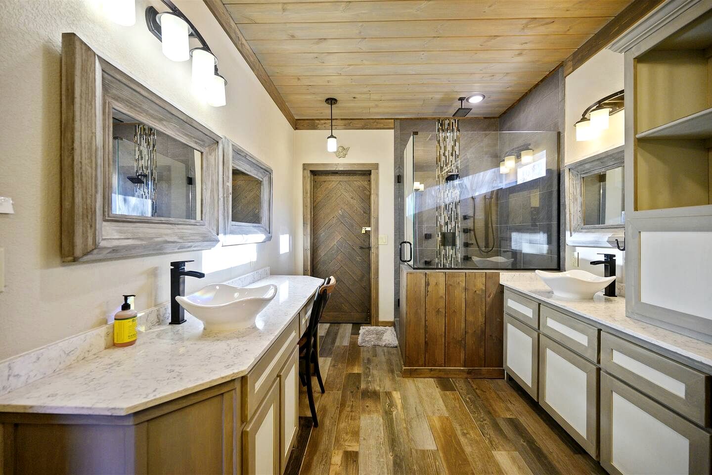 Stunning Cabin with Games Perfect for Families in Broken Bow, Oklahoma
