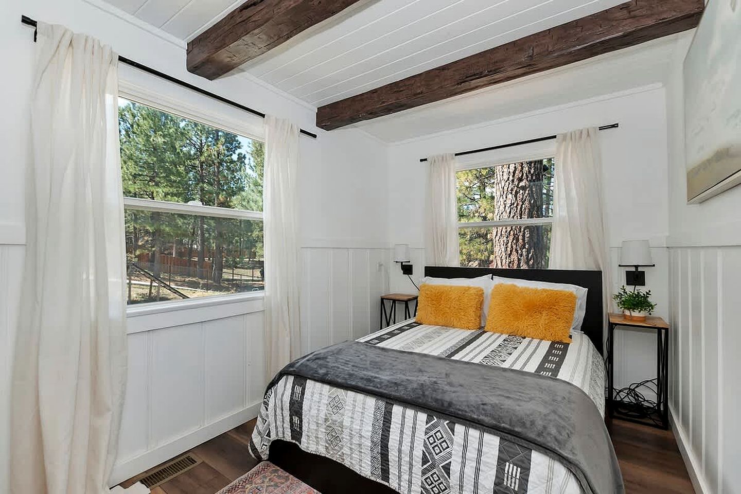 Stunning Cabin with Hot-Tub Fantastic for Outdoor Activities in Big Bear Lake, California