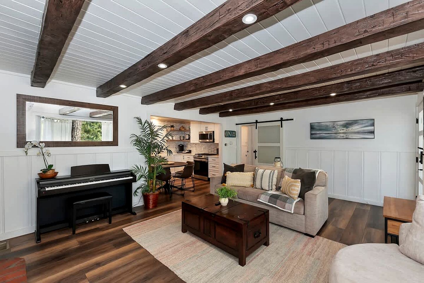 Stunning Cabin with Hot-Tub Fantastic for Outdoor Activities in Big Bear Lake, California