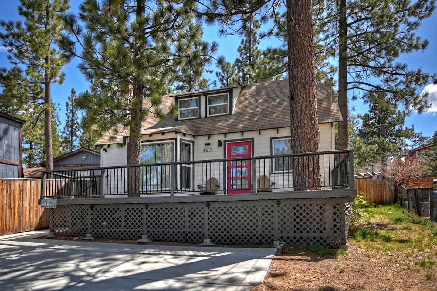 Stunning Cabin with Hot-Tub Fantastic for Outdoor Activities in Big Bear Lake, California