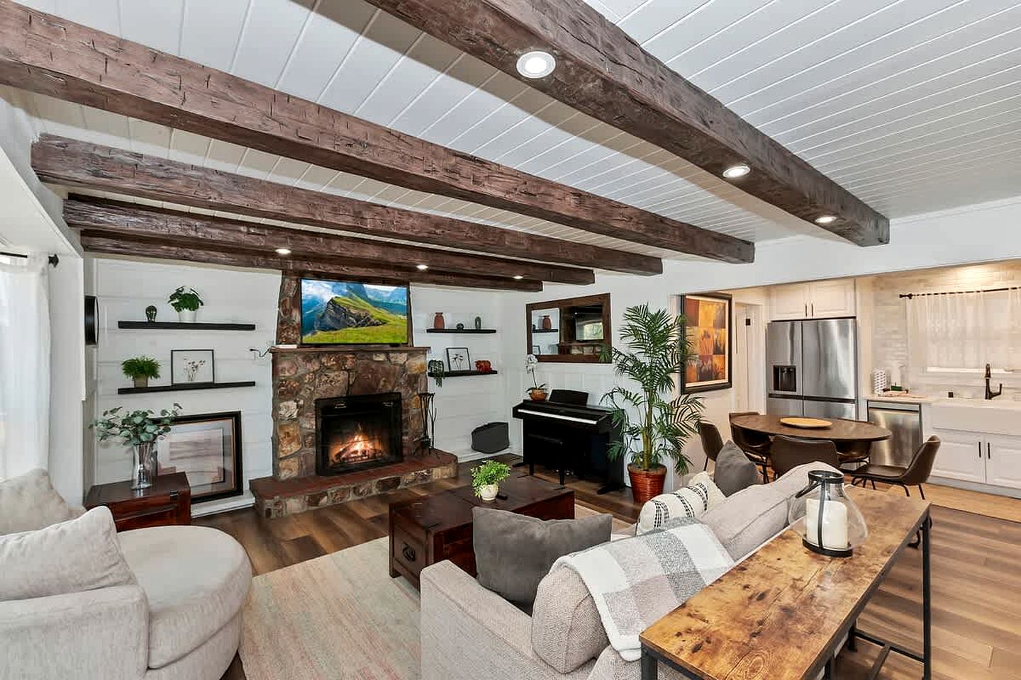 Stunning Cabin with Hot-Tub Fantastic for Outdoor Activities in Big Bear Lake, California