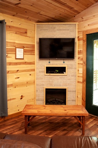 Cabins (United States of America, Herod, Illinois)