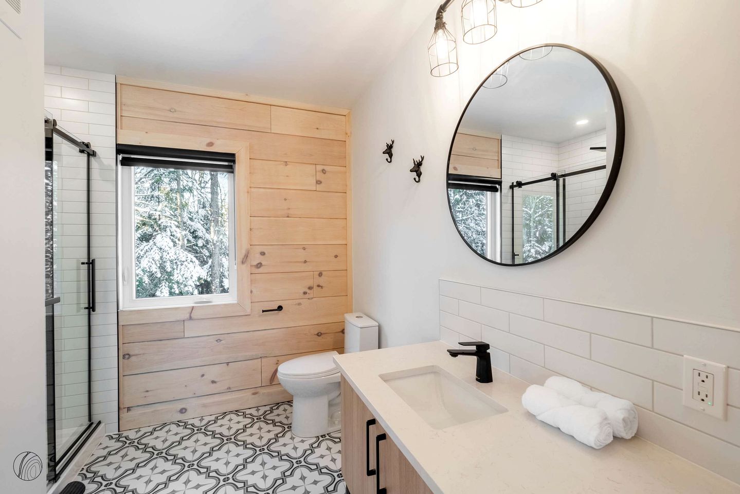 Stunning Cabin with Hot Tub near Ski Slopes in Saint Côme, Quebec