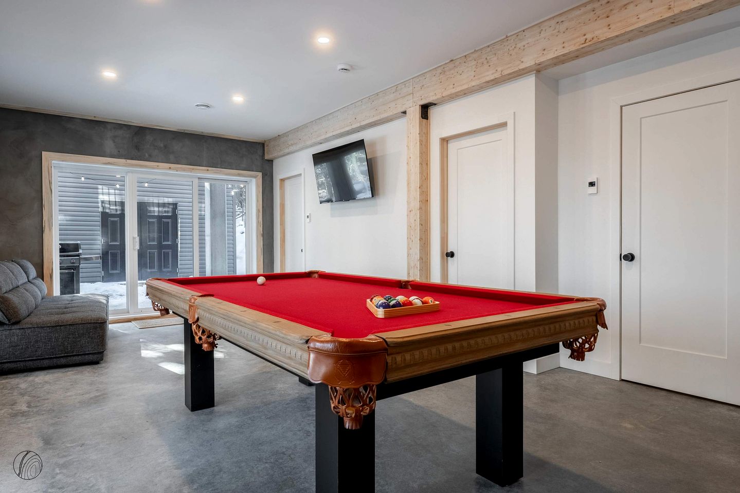 Stunning Cabin with Hot Tub near Ski Slopes in Saint Côme, Quebec