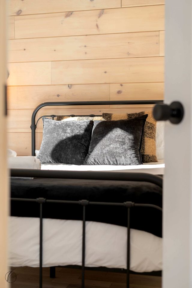 Stunning Cabin with Hot Tub near Ski Slopes in Saint Côme, Quebec