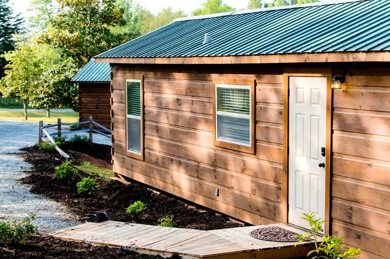 Log Cabins (Mill Spring, North Carolina, United States)