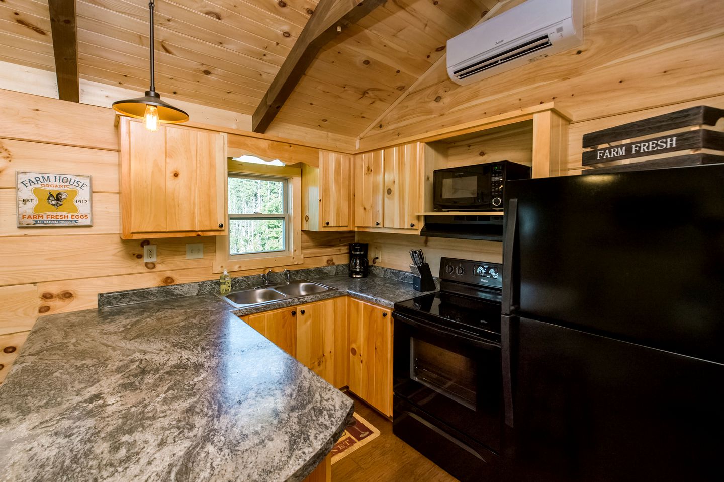 Stunning Cabin Close to Tryon and the Foothills of Mill Spring near Lake Lure, North Carolina