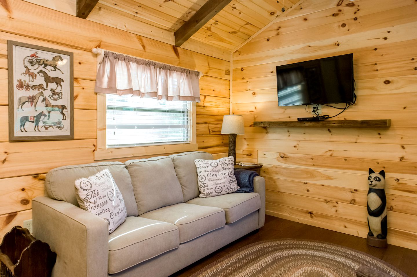 Stunning Cabin Close to Tryon and the Foothills of Mill Spring near Lake Lure, North Carolina