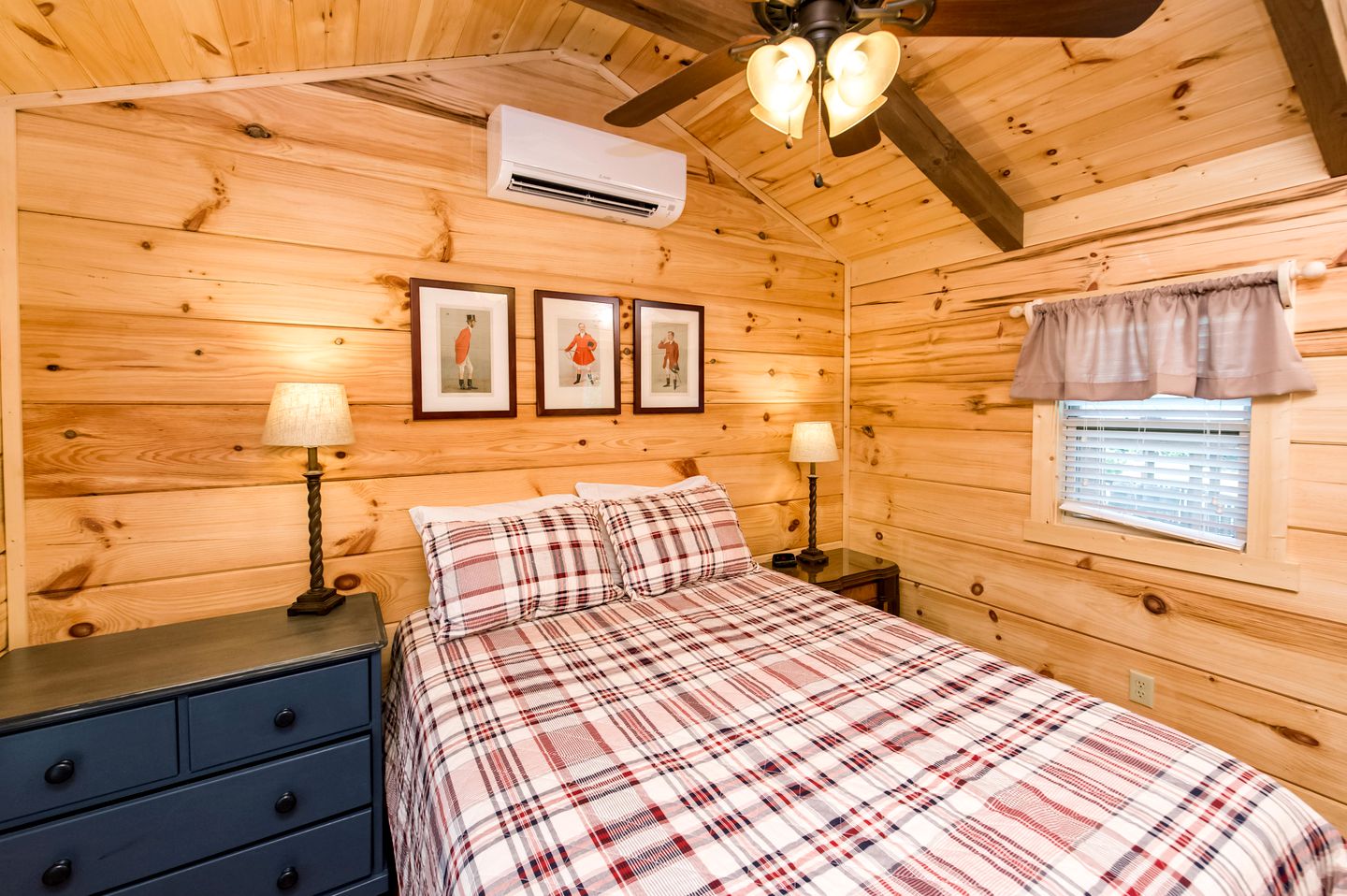 Stunning Cabin Close to Tryon and the Foothills of Mill Spring near Lake Lure, North Carolina