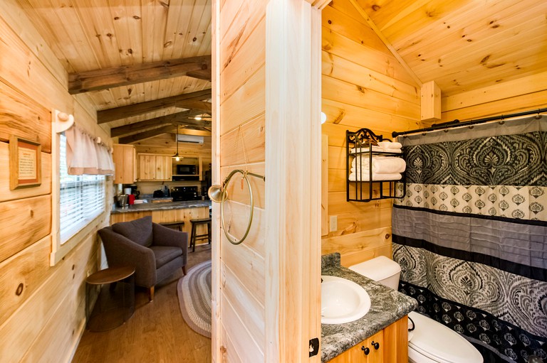 Log Cabins (Mill Spring, North Carolina, United States)