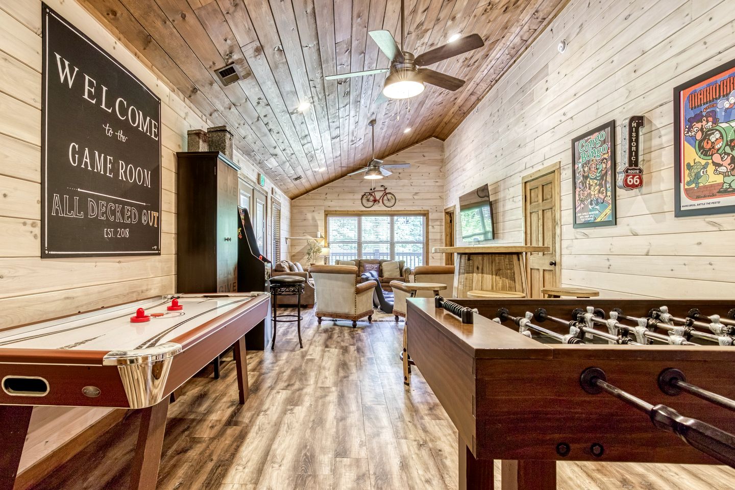 Stunning Cabin with Indoor Pool and Hot-tub in Pigeon Forge, Tennessee