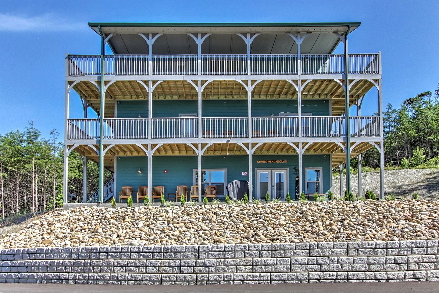 Stunning Cabin with Indoor Pool and Hot-tub in Pigeon Forge, Tennessee
