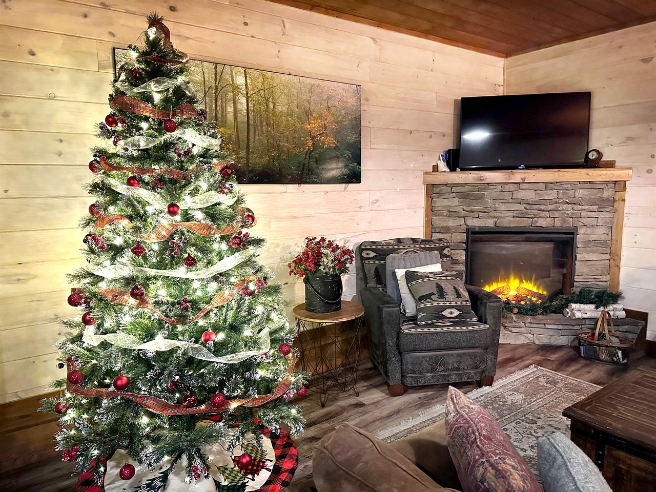 Stunning Cabin with Indoor Pool and Hot-tub in Pigeon Forge, Tennessee