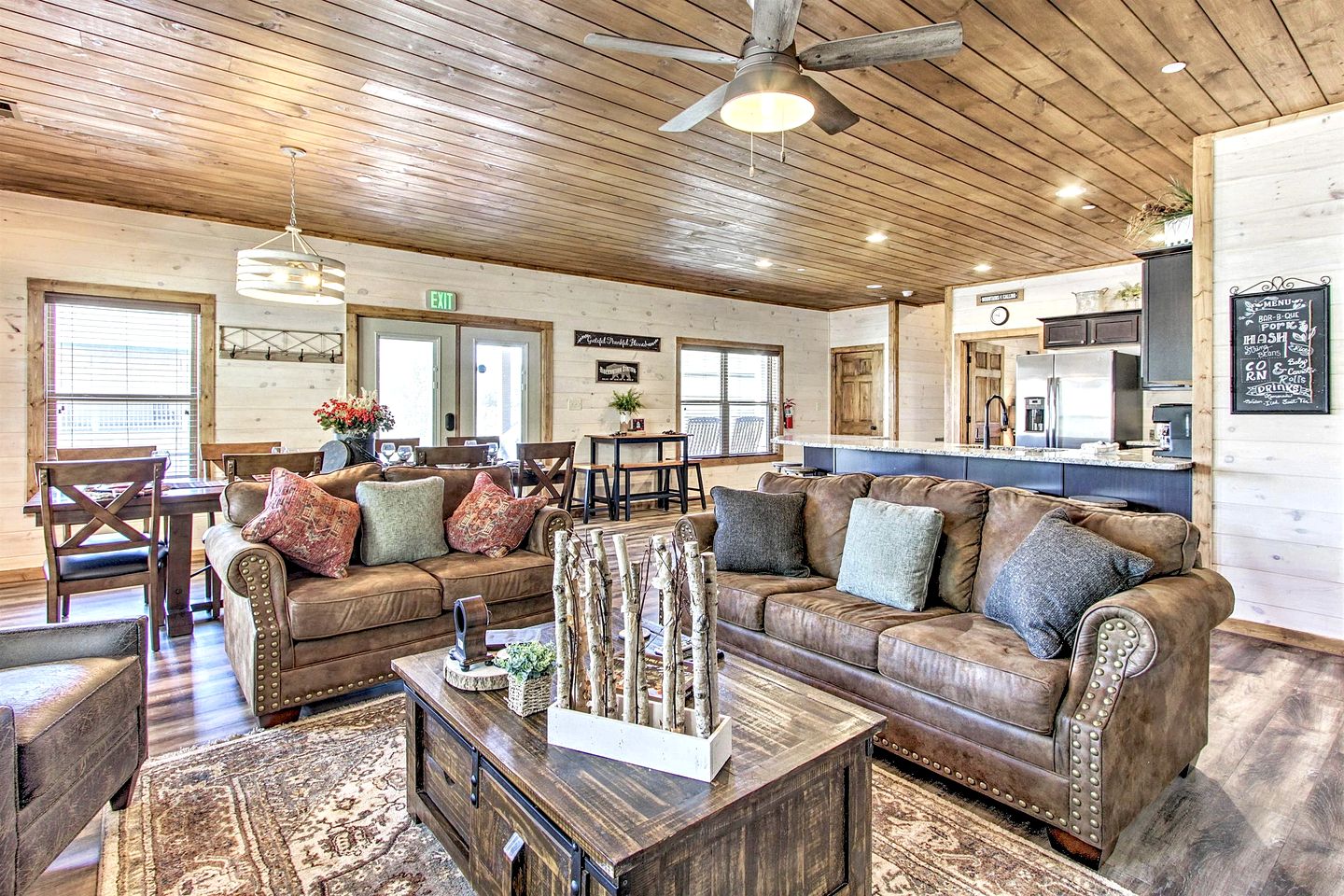 Stunning Cabin with Indoor Pool and Hot-tub in Pigeon Forge, Tennessee