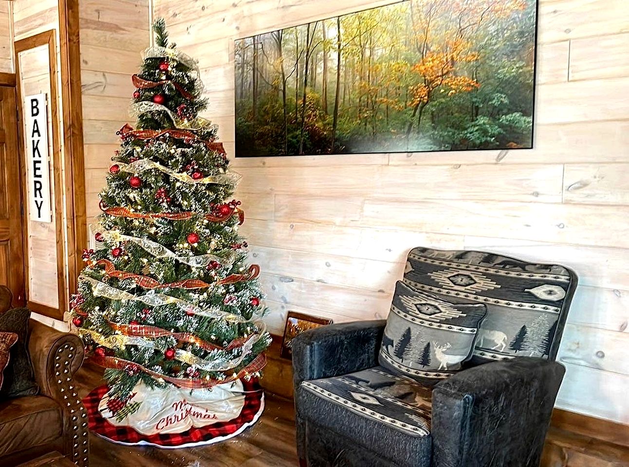 Stunning Cabin with Indoor Pool and Hot-tub in Pigeon Forge, Tennessee