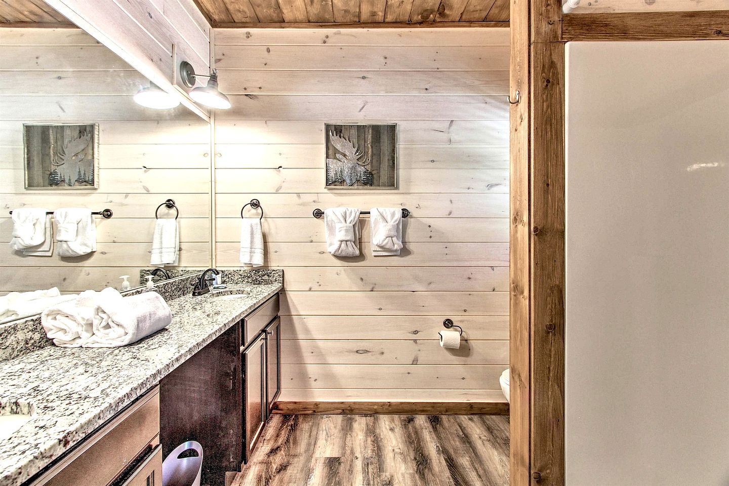 Stunning Cabin with Indoor Pool and Hot-tub in Pigeon Forge, Tennessee