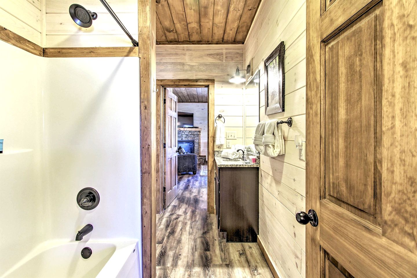 Stunning Cabin with Indoor Pool and Hot-tub in Pigeon Forge, Tennessee