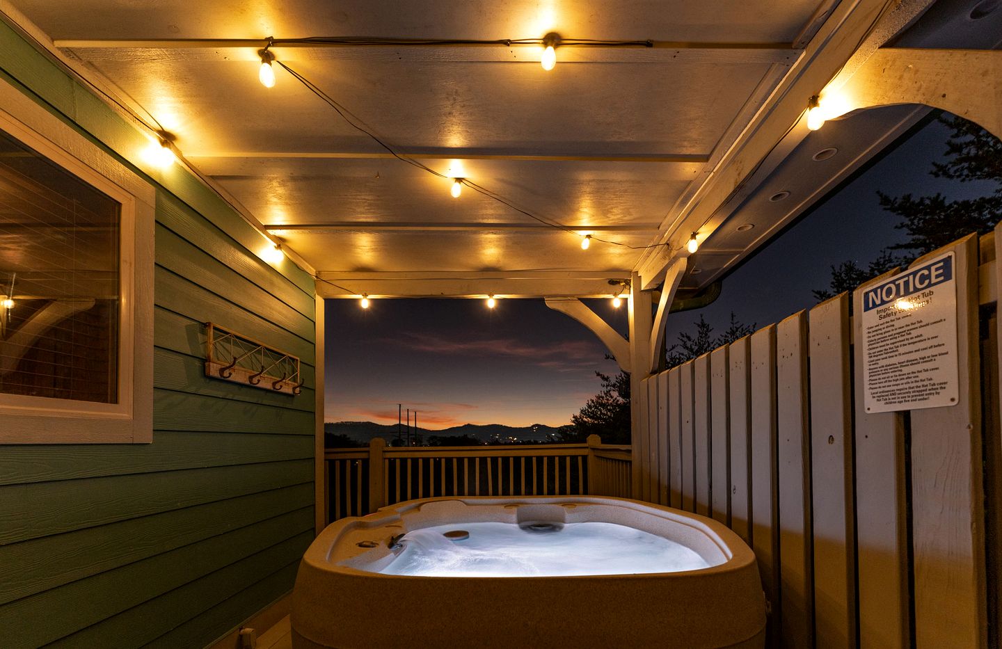 Stunning Cabin with Indoor Pool and Hot-tub in Pigeon Forge, Tennessee