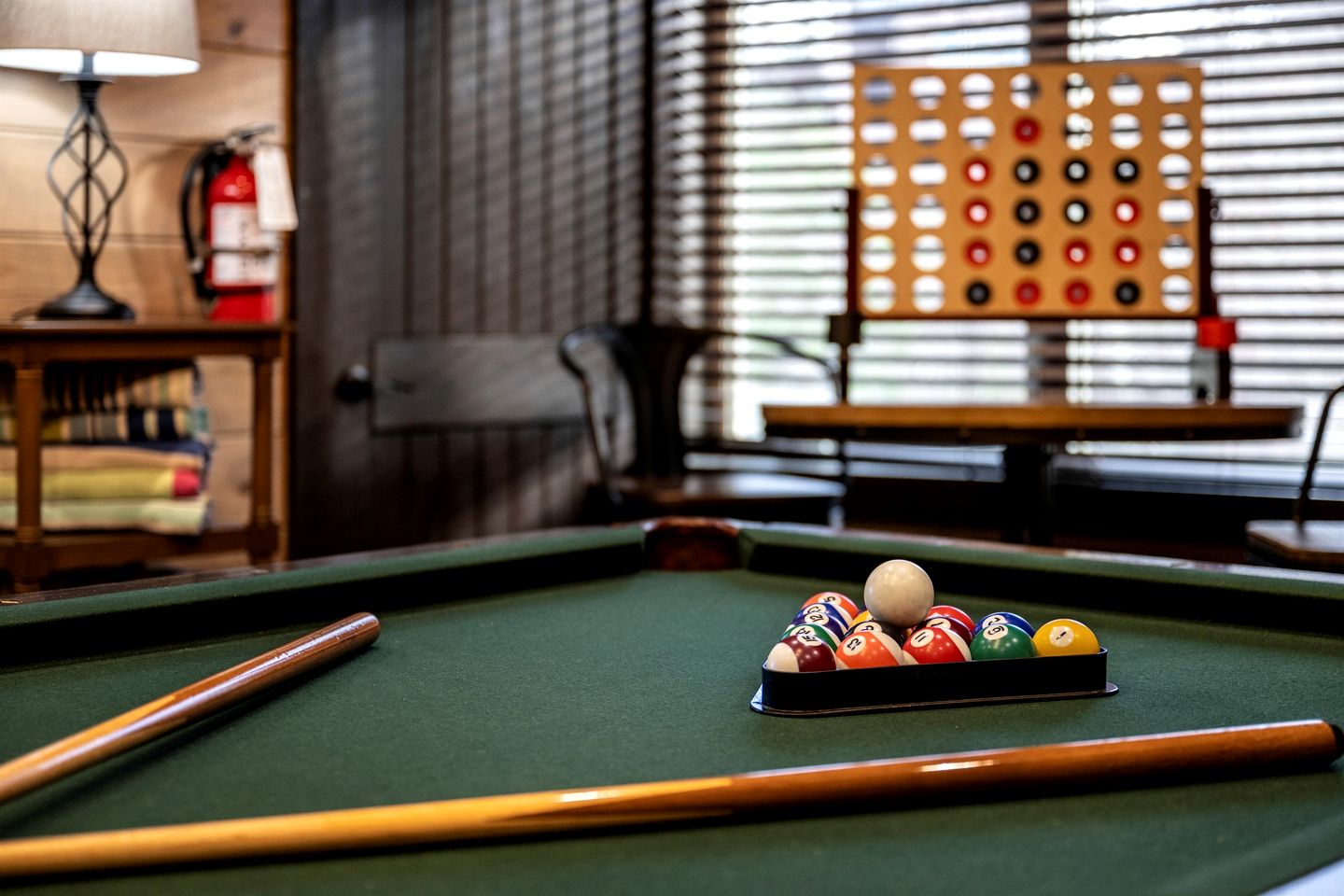 Stunning Cabin with Indoor Pool, Pool Table and Hot-tub in Sevierville, Tennessee