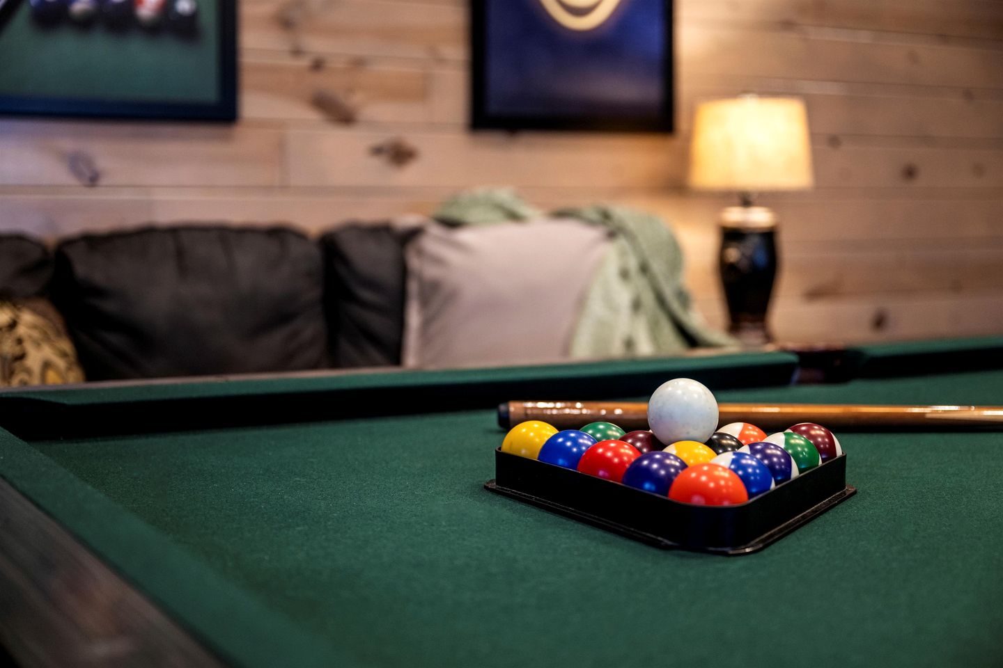Stunning Cabin with Indoor Pool, Pool Table and Hot-tub in Sevierville, Tennessee