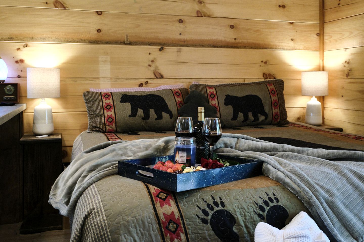 Stunning Cabin Nestled Amidst Trees with Hot-tub in Sevierville, Tennessee