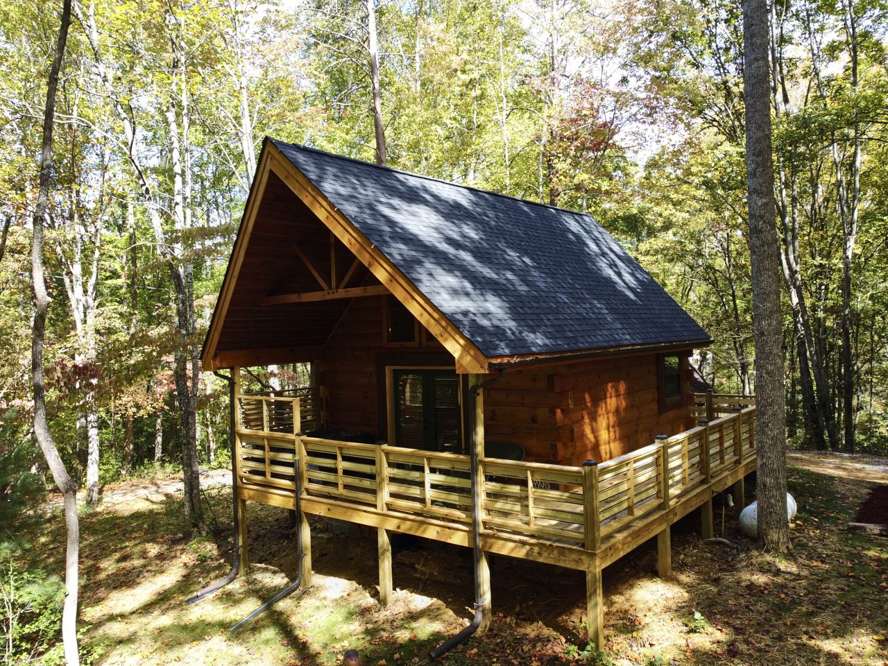Stunning Cabin Nestled Amidst Trees with Hot-tub in Sevierville, Tennessee