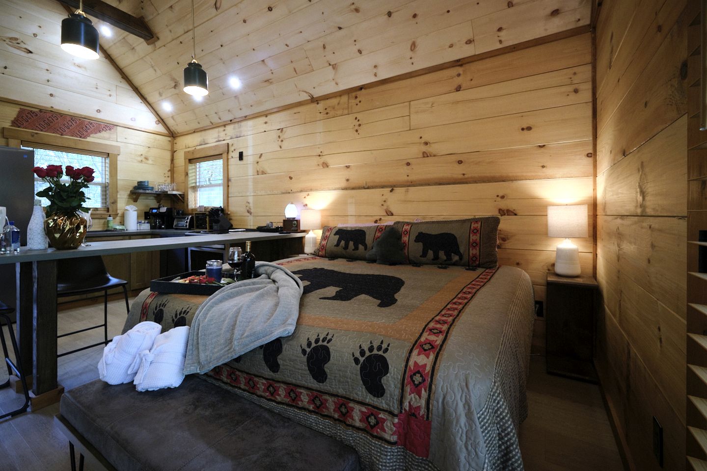 Stunning Cabin Nestled Amidst Trees with Hot-tub in Sevierville, Tennessee