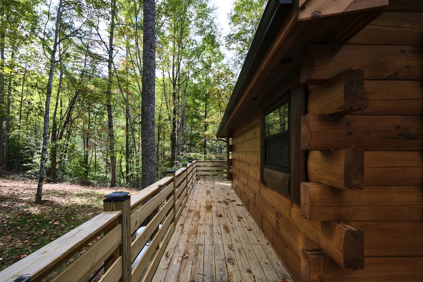 Stunning Cabin Nestled Amidst Trees with Hot-tub in Sevierville, Tennessee