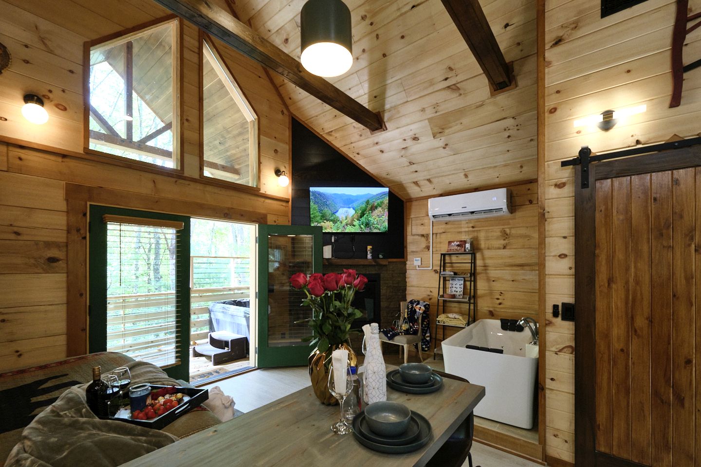 Stunning Cabin Nestled Amidst Trees with Hot-tub in Sevierville, Tennessee