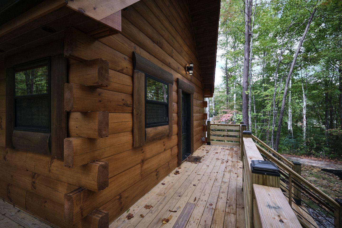 Stunning Cabin Nestled Amidst Trees with Hot-tub in Sevierville, Tennessee