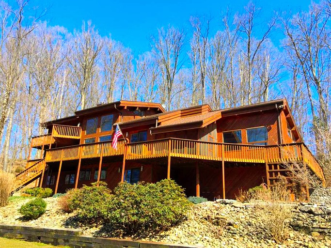 Fishing cabin rental with hot tub near Sproul State Forest, Pennsylvania