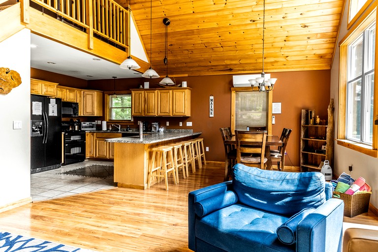 Cabins (United States of America, Bowerbank, Maine)