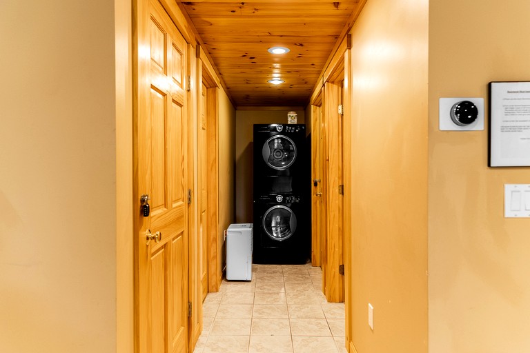 Cabins (United States of America, Bowerbank, Maine)