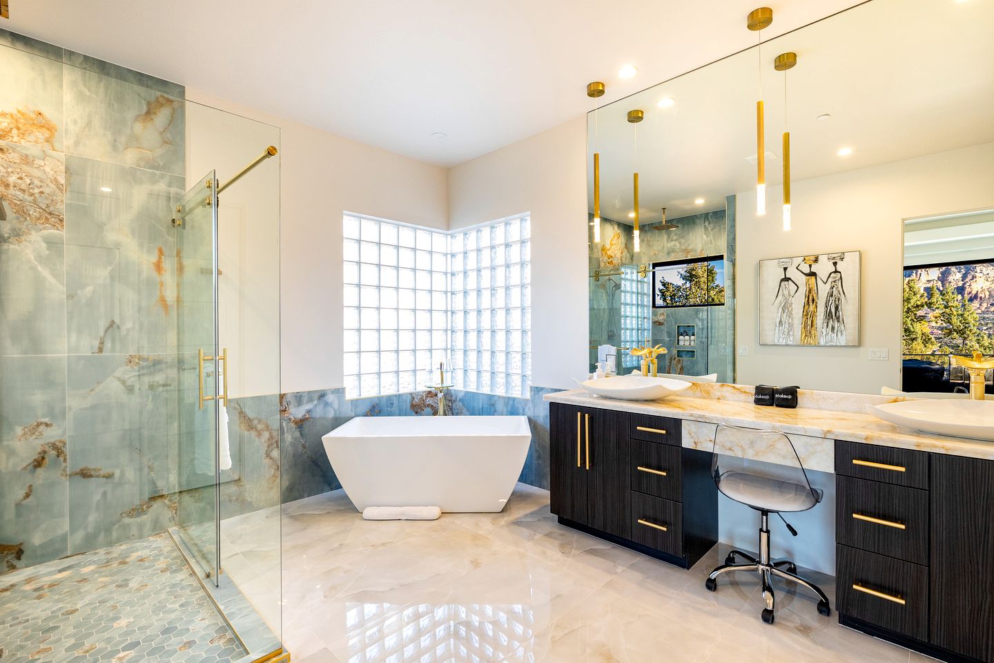Stunning, Luxury Vacation Rental with Hot Tub and Mountain Views in Sedona, Arizona