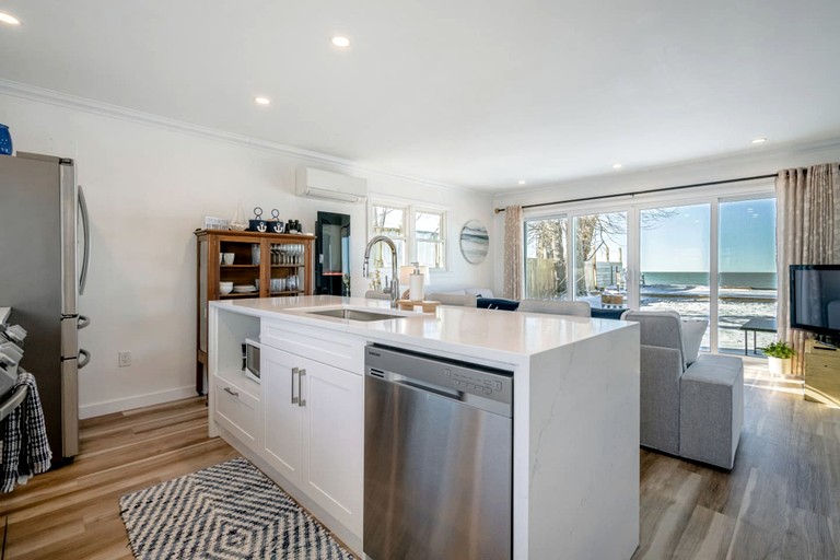 Cottages (Canada, Leamington, Ontario)