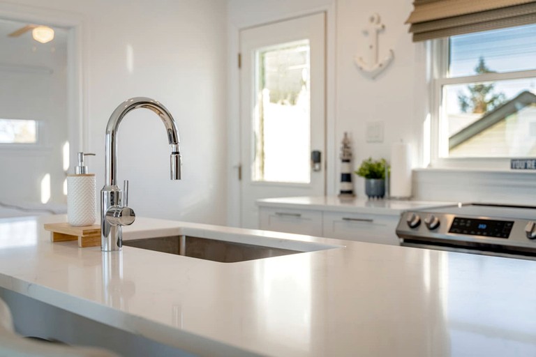 Cottages (Canada, Leamington, Ontario)