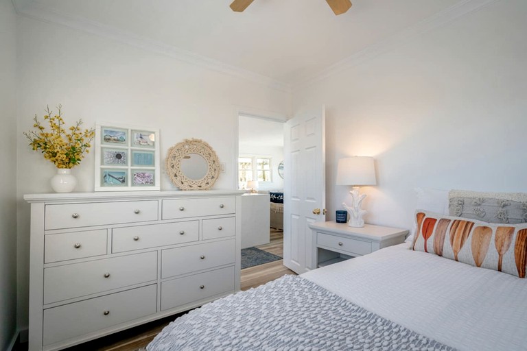 Cottages (Canada, Leamington, Ontario)