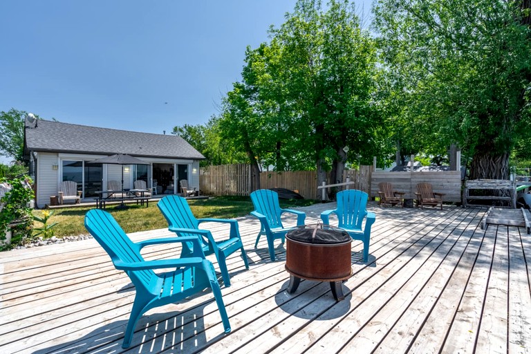 Cottages (Canada, Leamington, Ontario)